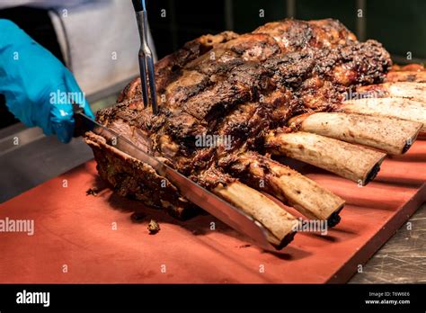 Chef Carving Beef Stock Photo Alamy