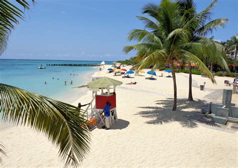 Doctor's Cave Beach in Jamaica