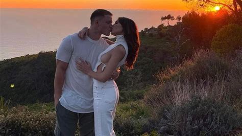 Olivia Culpo Und Christian McCaffrey Haben Sich Verlobt