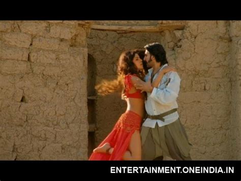 Gunday Review | Gunday Movie | Ranveer Singh | Priyanka Chopra | Arjun Kapoor - Filmibeat