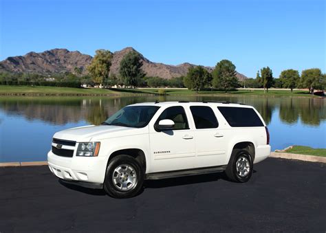 White-Suburban-Featured-1200 - Phoenix Car Rental