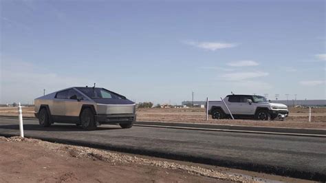 Tesla Cybertruck Vs Gmc Hummer Ev Chi Vince La Drag Race Video