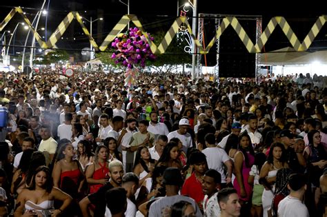 R Veillon Na Praia Da Graciosa Em Palmas Reuniu Cerca De Mil Pessoas