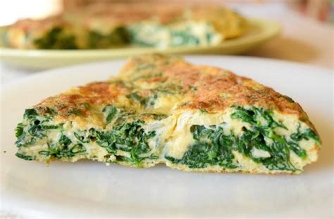 Tortilla De Espinaca Y Tomate Un Plato Rápido Y Sabroso En Cocina