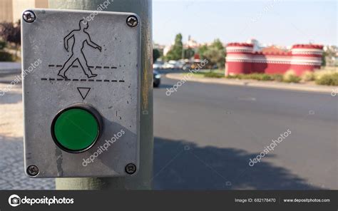 Green Button Pedestrians Traffic Light Pole Pedestrian Pattern City