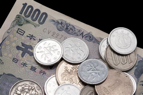 Free Stock Photo 10689 Japanese yen banknotes and coins | freeimageslive