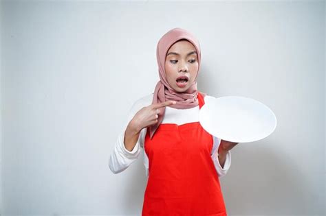 Premium Photo Cheerful Asian Muslim Woman In Red Apron Pointing At