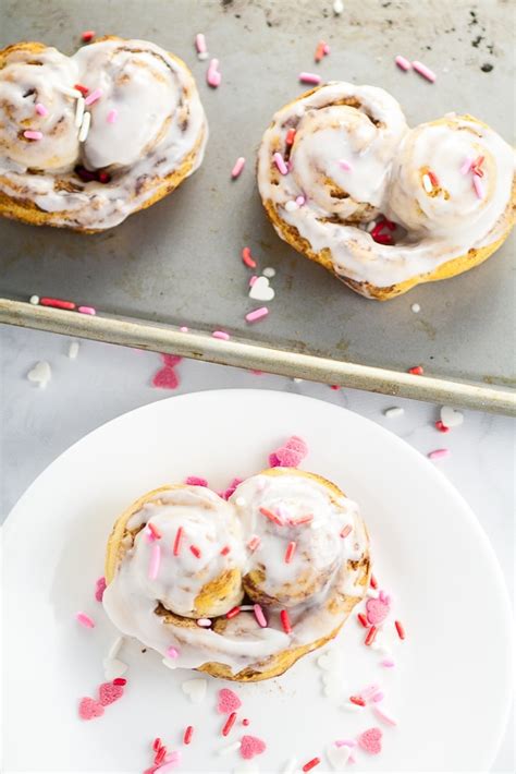 Quick And Easy Heart Cinnamon Rolls Valentine S Day Breakfast