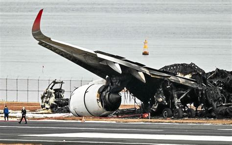 Collision à laéroport de Tokyo les pilotes de lavion de ligne nont