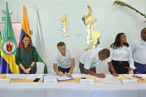 Gobernadores de Antioquia y Chocó firmaron estatutos de la RAP de los