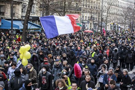 Plusieurs Milliers De Manifestants Contre La Réforme Des Retraites à