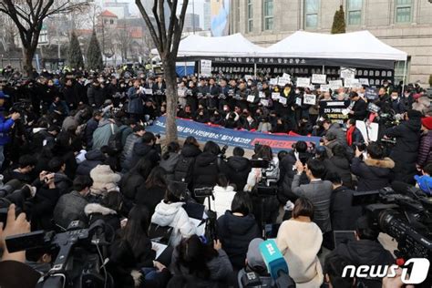 뉴스1 Pick 이태원 참사 100일 서울시청 분향소 철거 앞두고 대립 네이트 뉴스