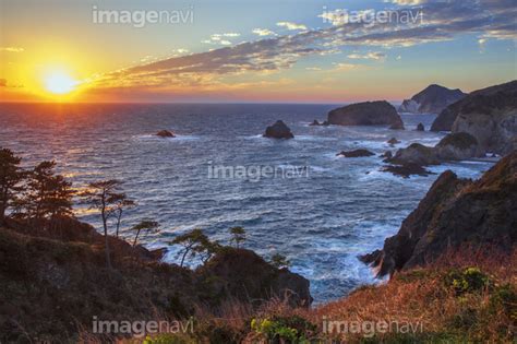 【愛逢岬より夕日と波浪の奥石廊崎海岸】の画像素材70487768 写真素材ならイメージナビ