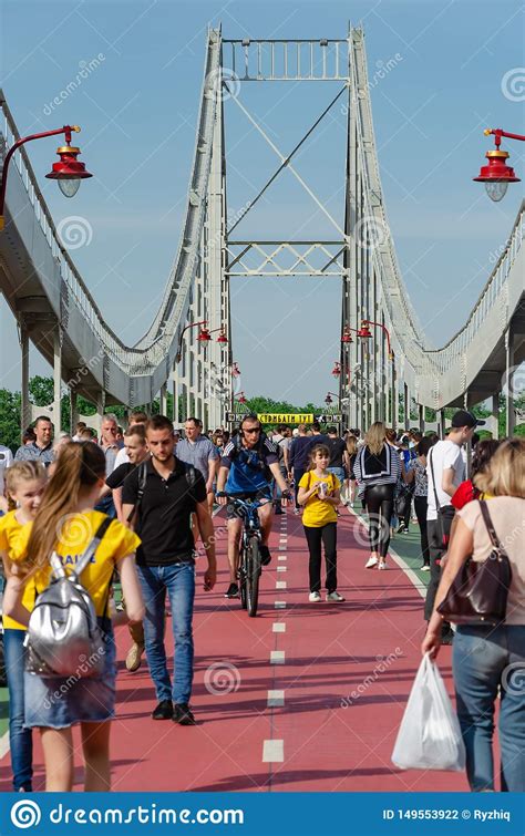 Kiev Ukraine 18 Mai 2019 Pont De Parc Au Dessus De La Rivi Re De