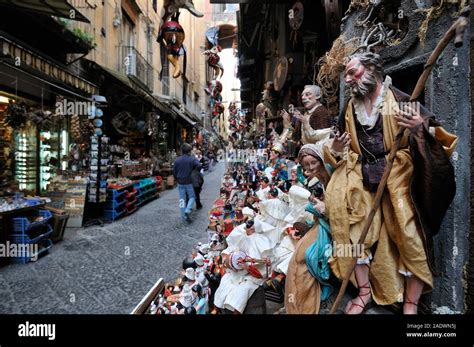 Napoli Italia Via San Gregorio Armeno Famosa Per Le Figurine Del