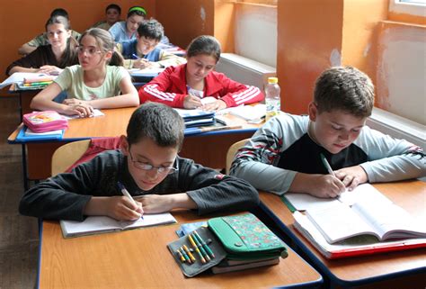 Romania Educata Unii Copii Maghiari Si Romani Din Harghita Si