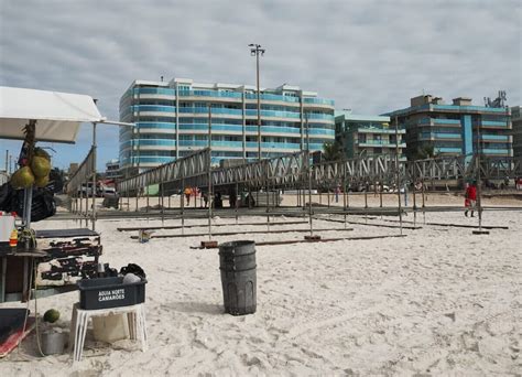 Palco para shows de fim de ano em Cabo Frio começa a ser montado na