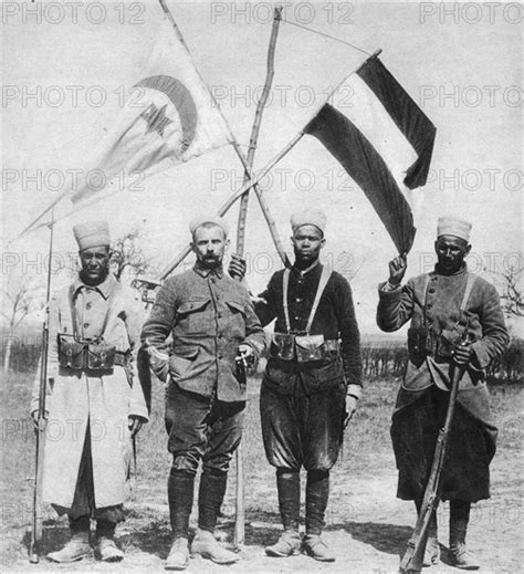 Les troupes coloniales restent fidèles à la France Photo12 Hachedé