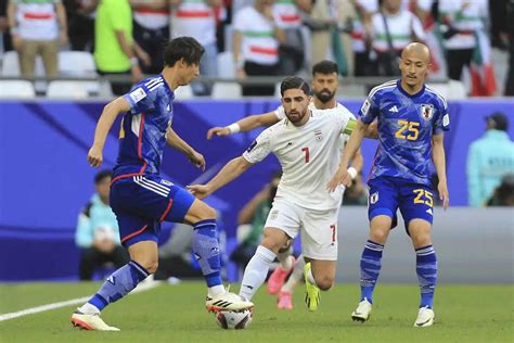 ＜日本・イラン＞ボールを競り合う伊藤（左、ap） ― スポニチ Sponichi Annex サッカー