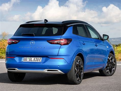 El Opel Grandland 2022 aquí en una enorme galería de imágenes