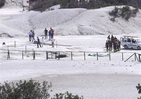 Pozzuoli Tragedia Alla Solfatara Tre Morti Nel Cratere