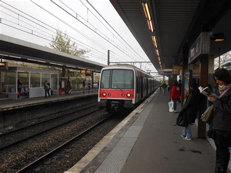 MI 84 3 Mai 2012 Station Torcy RER A Padicha Flickr