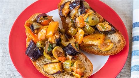 Receta tradicional de la caponata siciliana rica y fácil de hacer