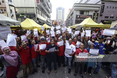 Peniaga Bantah Pindah Tapak Pasar Malam Lorong TAR