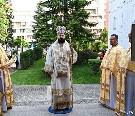 Slujirile Ierarhilor Hunedoreni La Praznicul N L Rii Domnului