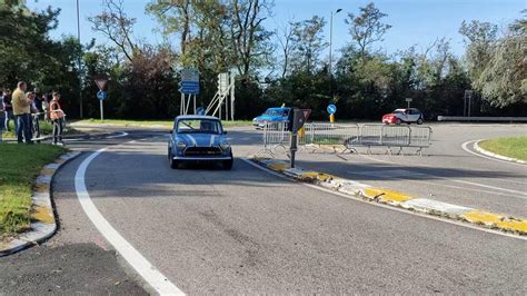 Slalom Trieste Sfida In Salita Tra Auto Storiche E Moderne Youtube