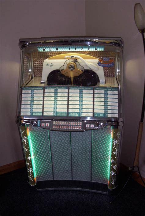 STUNNING 1957 WURLITZER 2104 JUKEBOX