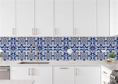 25 Spectacular Backsplash Colors for Your White Kitchen Cabinets ...