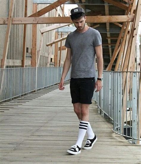 Arriba 53 Imagen Long Socks Outfit Men Abzlocal Mx