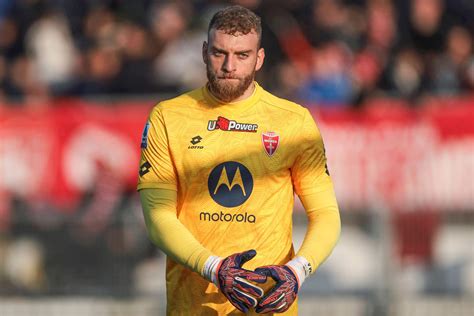 DI GREGORIO NAMED BEST GOALKEEPER IN SERIE A Reusch