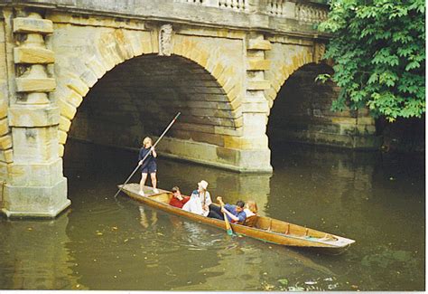 Punting in Oxford - Footprints Tours