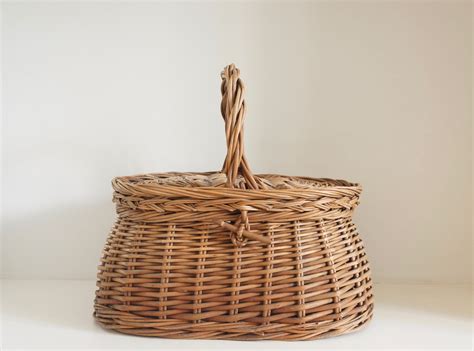 Wicker Basket With Lid Vintage Lidded Wicker Basket Foraging Basket Wedding Prop Basket