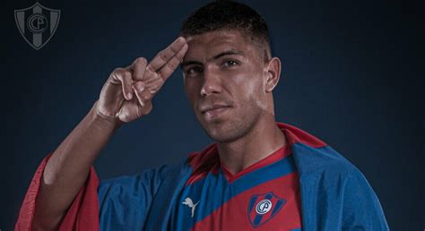 Cerro Porteño anuncia la extensión del contrato de Ronaldo Dejesús