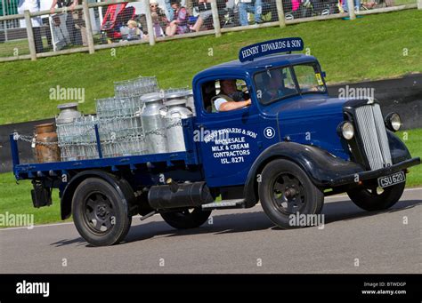 Morris Commercial Lorry Hi Res Stock Photography And Images Alamy