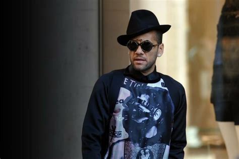 Le Choc Daniel Alves Accus De Viol Et Plac En D Tention Provisoire