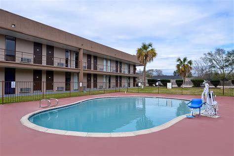 AIRPORT INN - Updated 2024 Prices & Hotel Reviews (Nederland, TX)