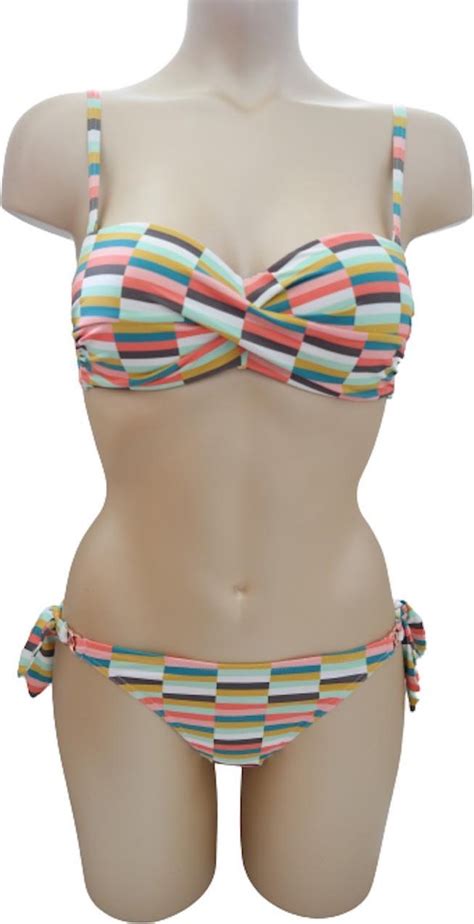 CYELL Graphic Bikini Top Maat 36C Bol