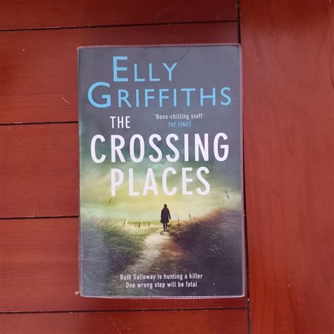 Elly Griffiths The Crossing Places Ruth Galloway 1あらすじ・レビュー【洋書ミステリ