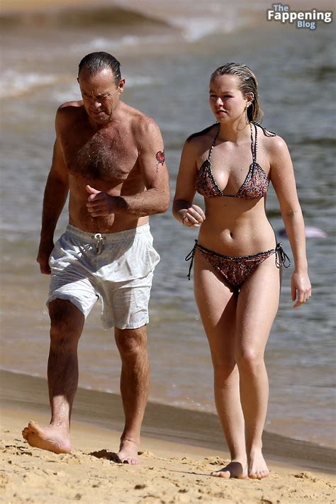 Jemma Donovan Shows Off Her Sexy Bikini Body At Camp Cove Beach In