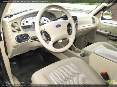 2005 Ford explorer interior dimensions