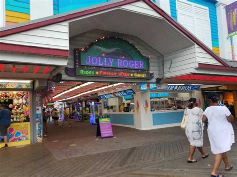 Jolly Roger® At The Pier Announces The Wienermobile Is Coming To The