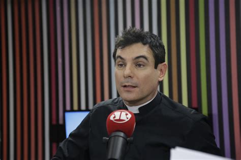 Padre Juarez Critica Redes Sociais E Diz Que Smartphone Foi Criado Pelo