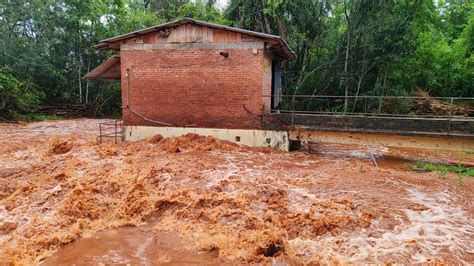 Tr S Passos Corsan Trabalha Para Restabelecer Abastecimento De Gua