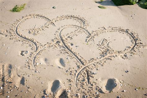 Zwei Herzen Im Sand Am Strand Stock Photo Adobe Stock