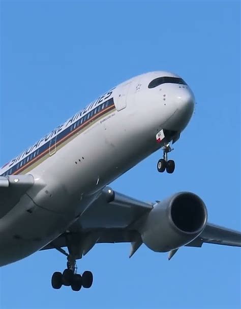 Beautiful Singapore Airlines A350 900 Landing Youtube