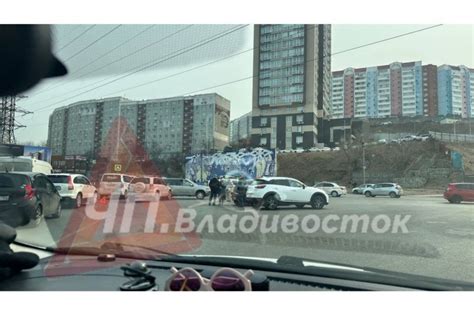 Люди на дороге: массовое ДТП сковало дорогу во Владивостоке сейчас ...